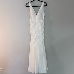 Elegant White Sleeveless Dress
